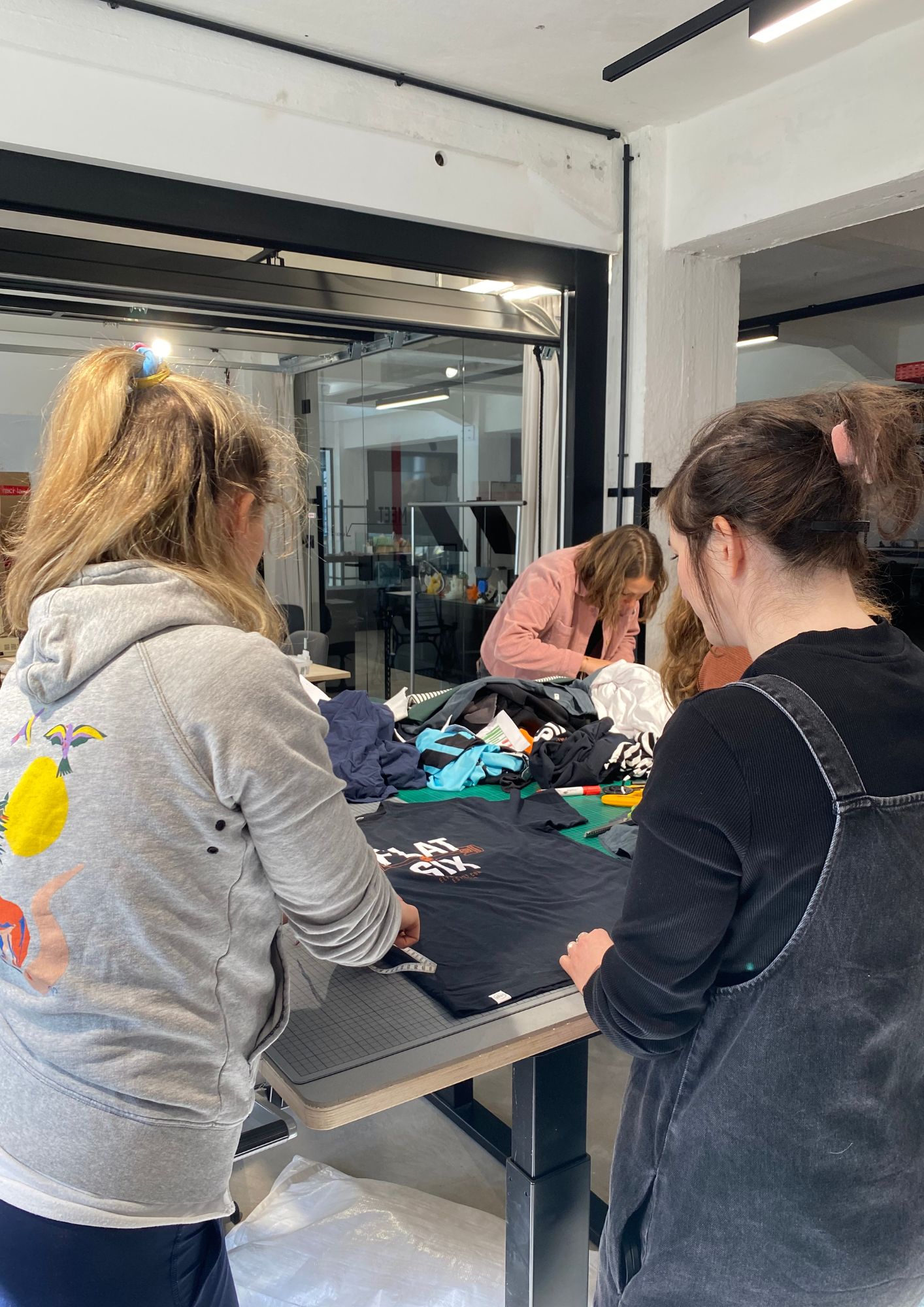 Das Merch Teambuilding Workshop mit Nadine und Mitarbeiterin